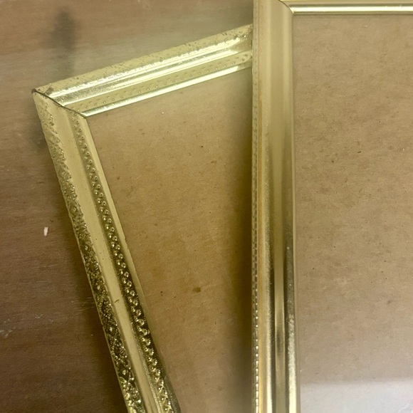 Vintage Elegant Gold Picture Frame Set 5x7 - Picture 2 of 6